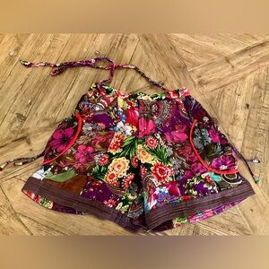 Silly Yeti cotton floral shorts - measures size medium /lined - hippie chic vibe